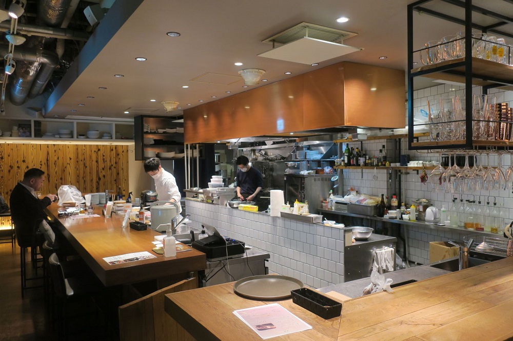 「＠Kitchen AOYAMA」は40坪、36席とレストランとしてはゆったりとした構成になっている。