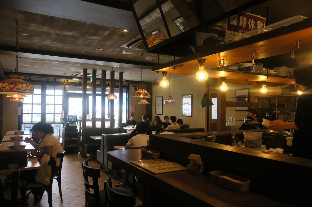「パーラーオオハシ」の店内も昭和レトロで統一。BGMは昭和の歌謡曲やジャパニーズポップス。