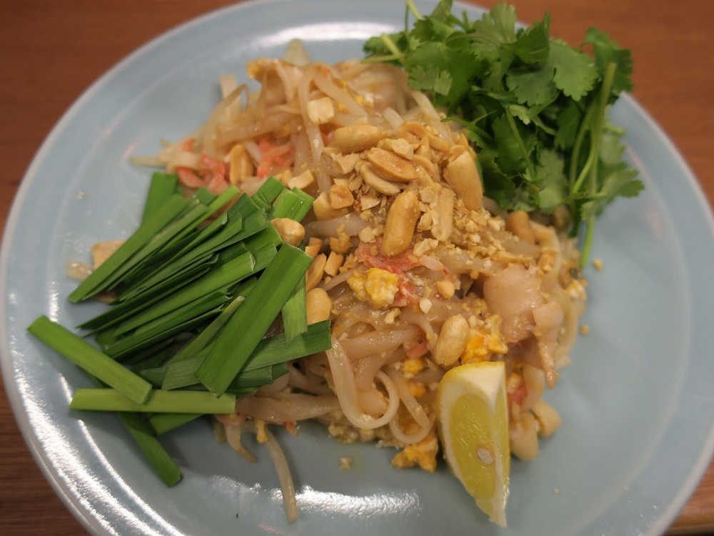 「ヌードルハウス ランドリー」で15品目ラインアップしているアジア米麺料理の一つ「バッタイ」900円。