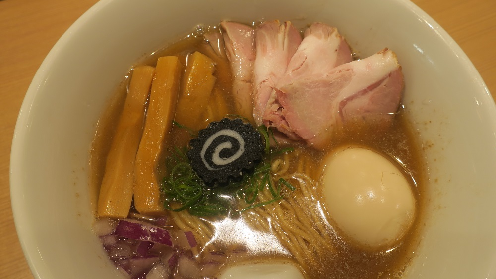 「らぁ麺はやし田」をはじめとしたINGSのラーメン店は清湯（ちんたん）で、麺の茹で上りが１分間と短く、ファン層が広く、クイックに回転していく