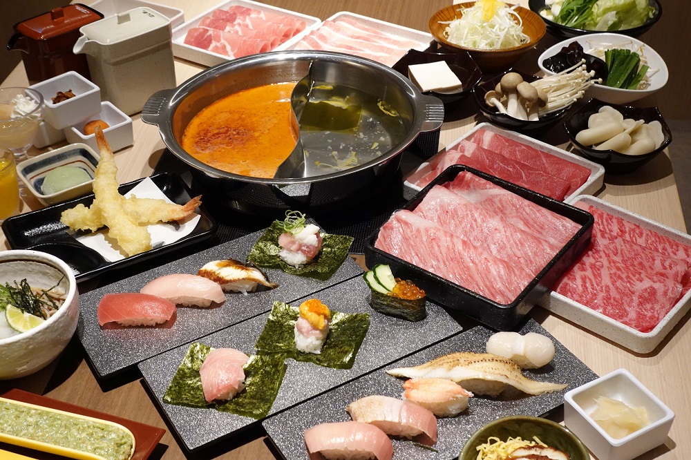 「ゆず庵」のメニュー、すし、しゃぶしゃぶ、天ぷらはじめ、和食のご馳走がそろう