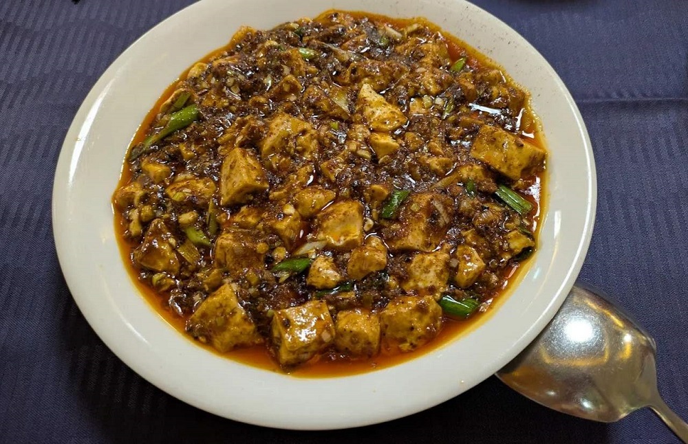 「赤坂四川飯店グループ」の料理を象徴する「麻婆豆腐」