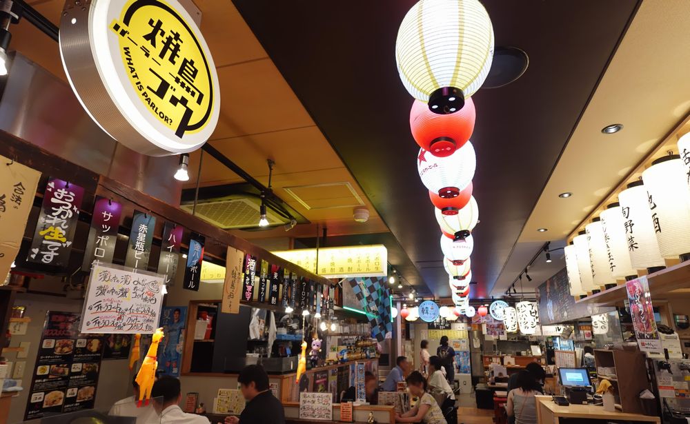 他社が運営する横丁業態に、小型店舗を出店している