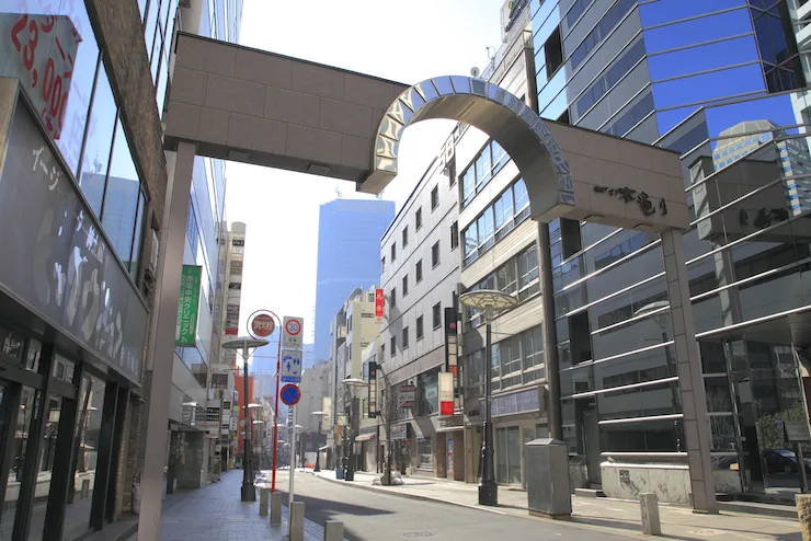 赤坂見附駅周辺の一ツ木通りの画像