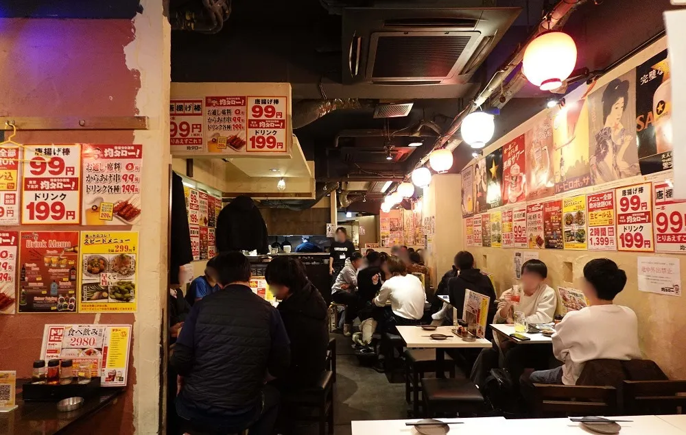 「均タロー」のお客は、見事に20代ばかり、お客同士の声が大きくにぎやか