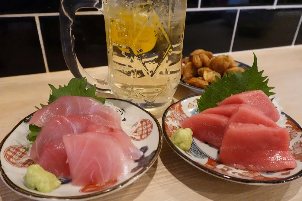 こちらが１皿439円の刺身。１皿50ｇのポーションで食べ応えがある