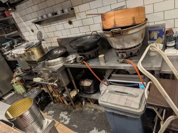 東大宮の中華料理居抜きの厨房