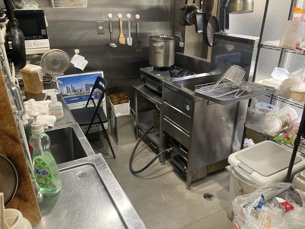 居酒屋の居抜き物件の厨房