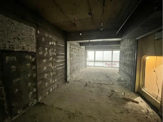 神田のスケルトン店舗物件の内装