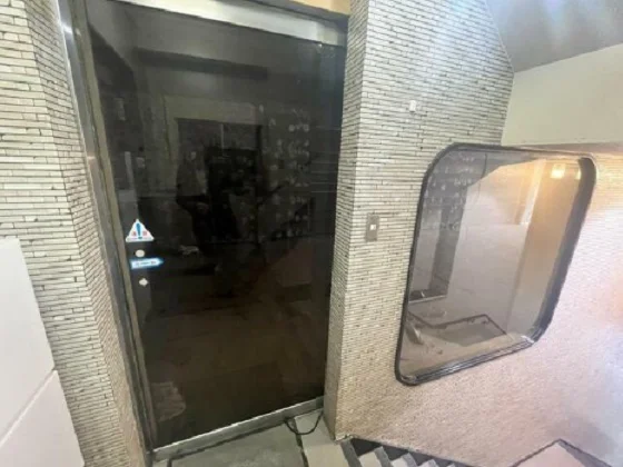 神田のスケルトン物件のエントランス