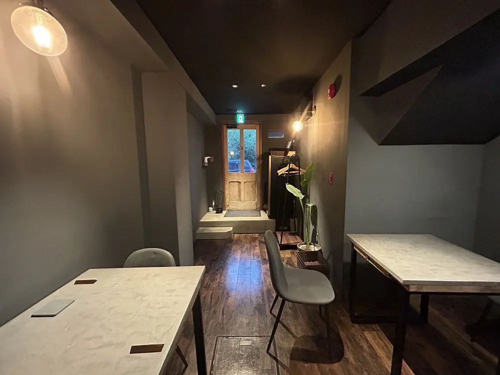 新橋のイタリアン居抜きのテーブル