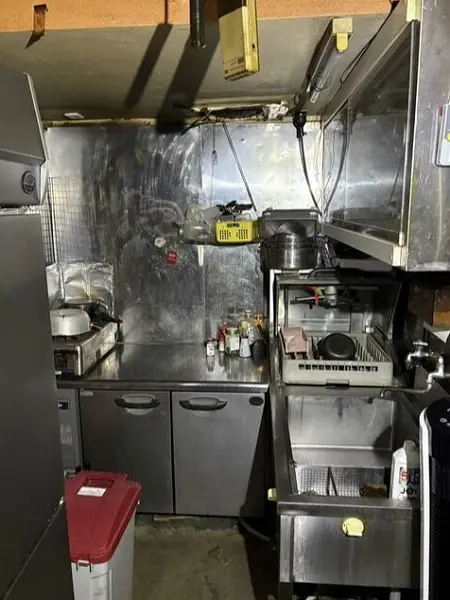 新宿御苑前の居酒屋居抜きの厨房