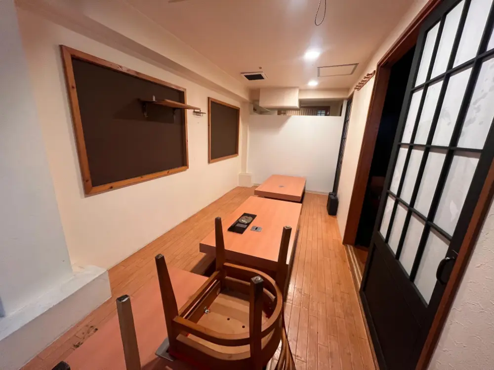 新宿御苑前の居抜き店舗の内装