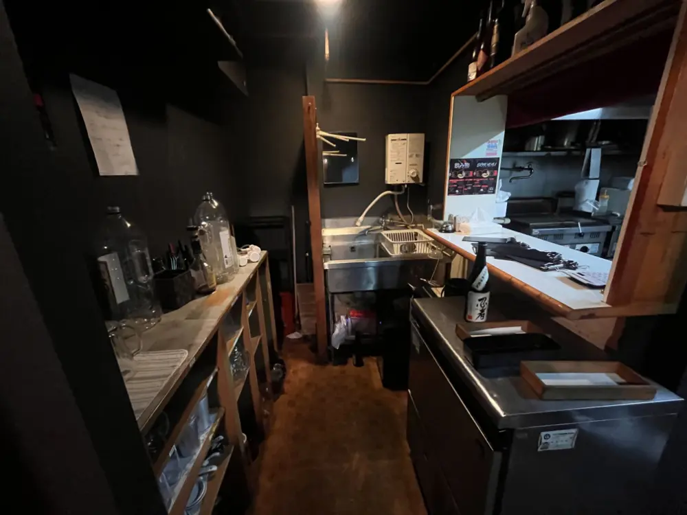 新宿御苑前の居酒屋居抜きの厨房