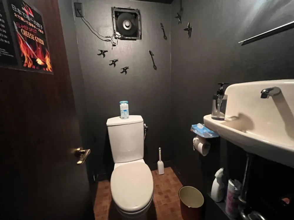 新宿御苑前の居酒屋居抜きのトイレ