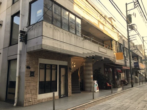 貸店舗(スケルトン)の外観