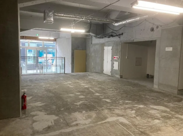 赤坂見附のスケルトン店舗物件の内装
