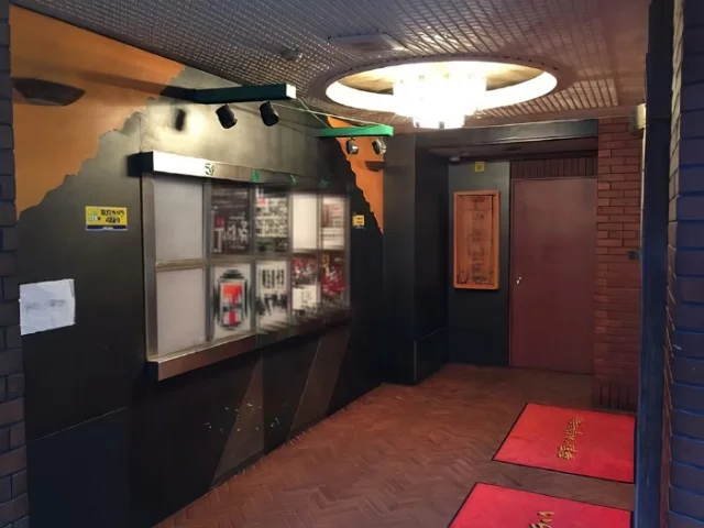 貸店舗(スケルトン)のエントランス