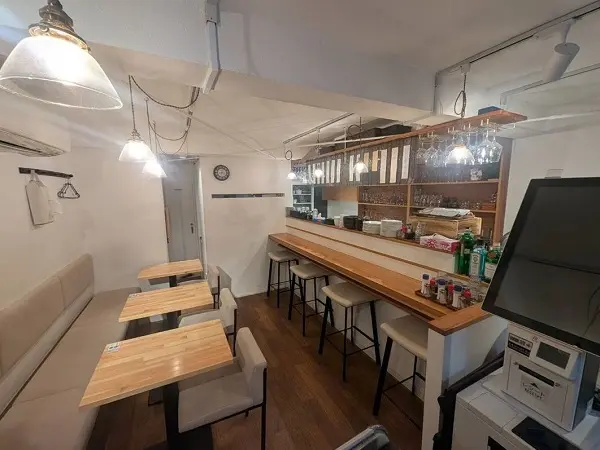 うどん・そばの居抜き物件の内装