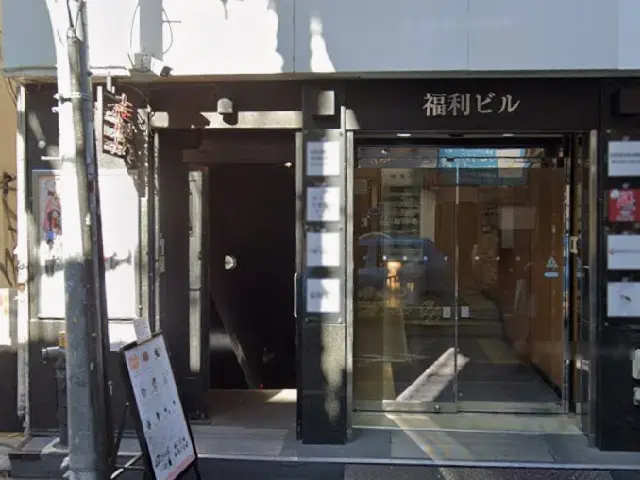 池袋のスケルトン物件のエントランス