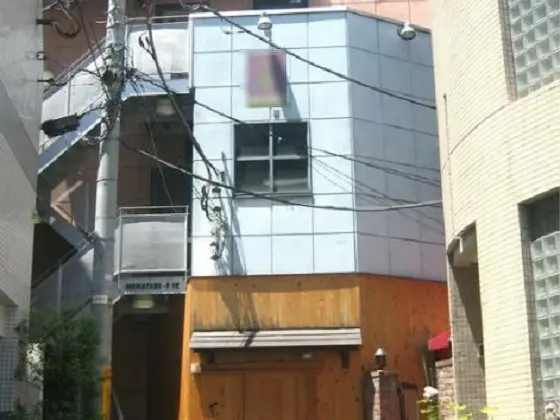 広尾のスケルトン店舗物件の外観