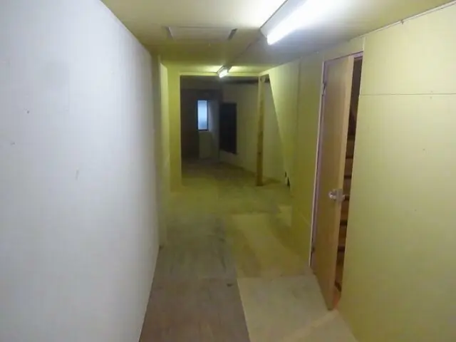 武蔵小山のスケルトン店舗物件の内装