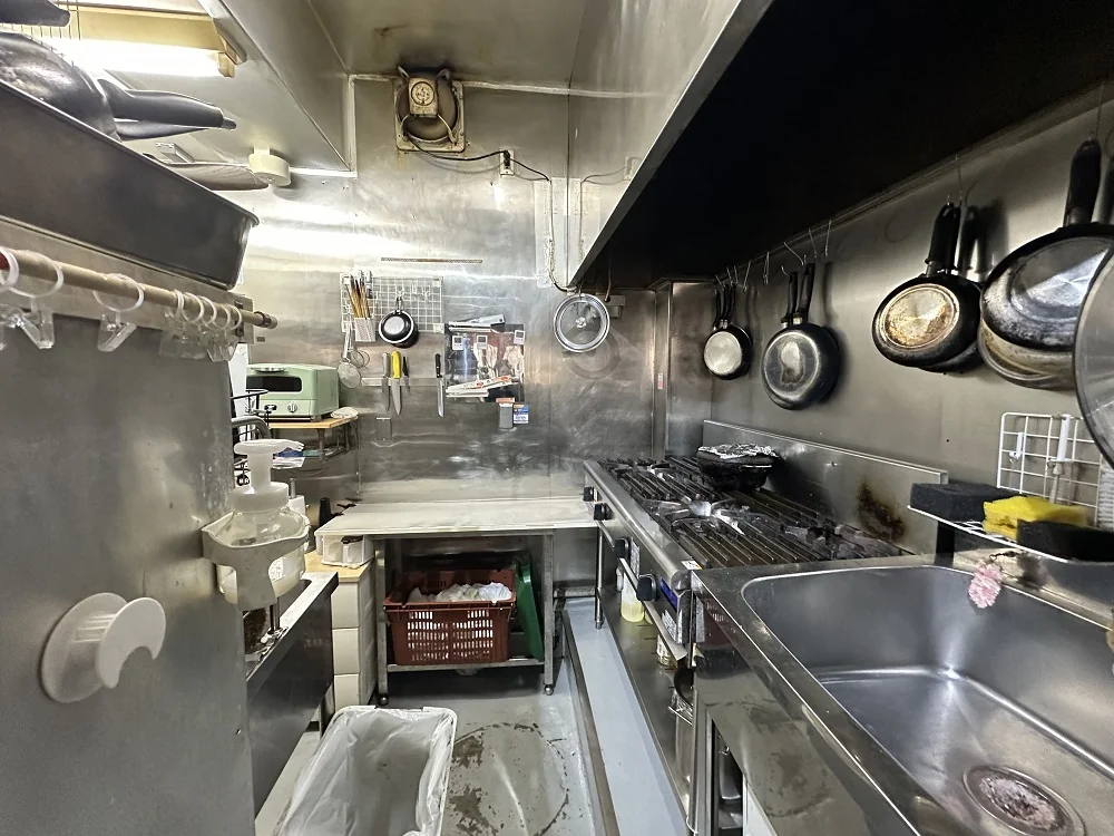 居酒屋の居抜き物件の厨房