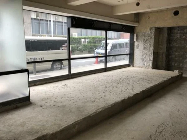 関内のスケルトン物件の内装