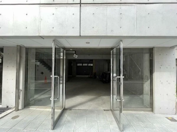 吉祥寺のスケルトン物件のエントランス