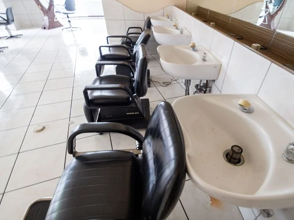 美容室・理容室の居抜き物件の内装