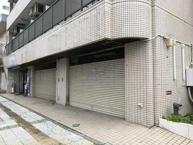 平塚のインド・ネパール料理居抜きのエントランス
