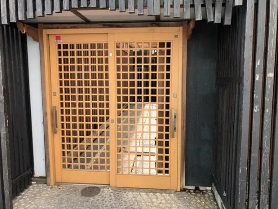 新松戸の居抜き店舗のエントランス