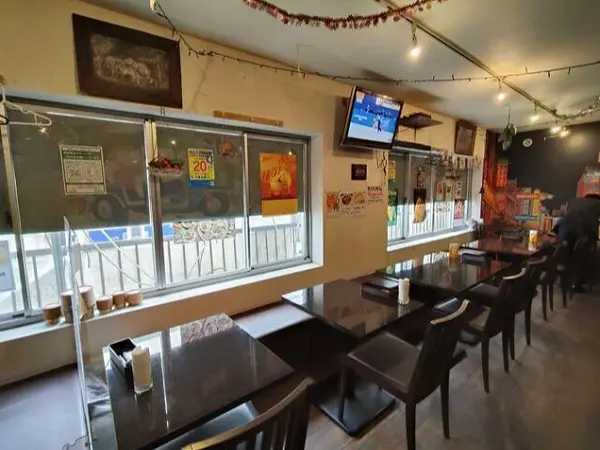 多国籍料理の居抜き物件の内装