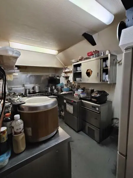 多国籍料理の居抜き物件の厨房