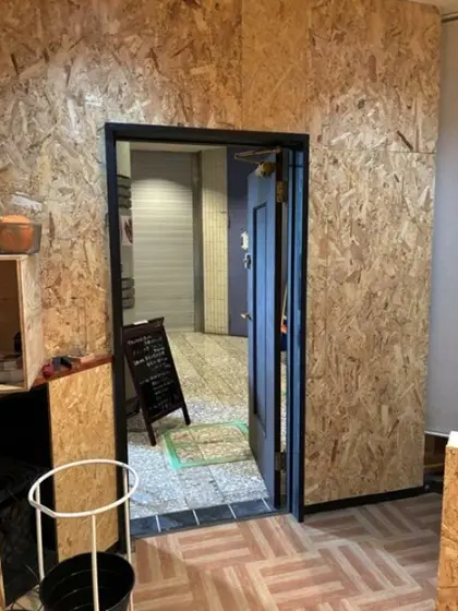 カフェ・喫茶店の居抜き物件のエントランス
