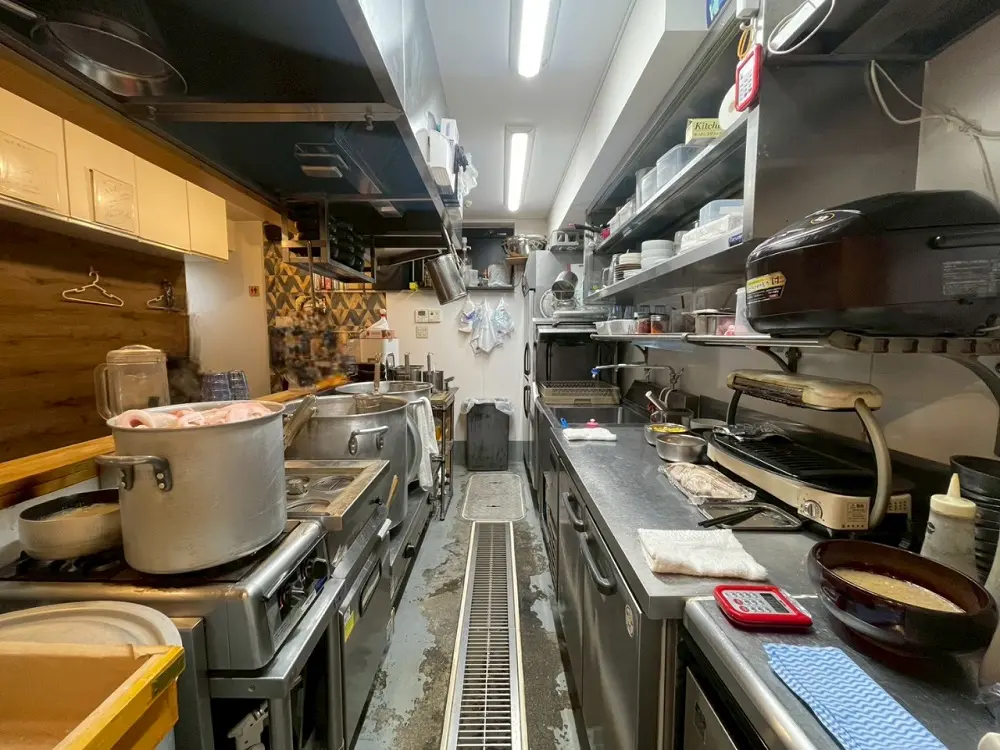 ラーメンの居抜き物件の厨房