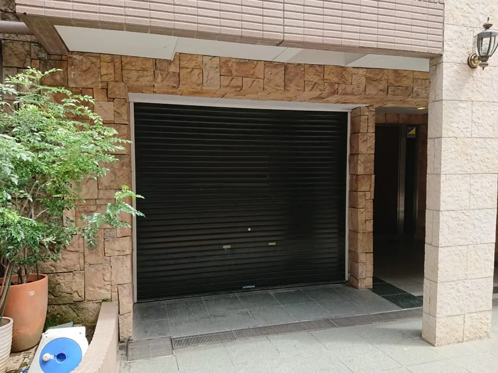 溜池山王の事務所仕様店舗物件のエントランス