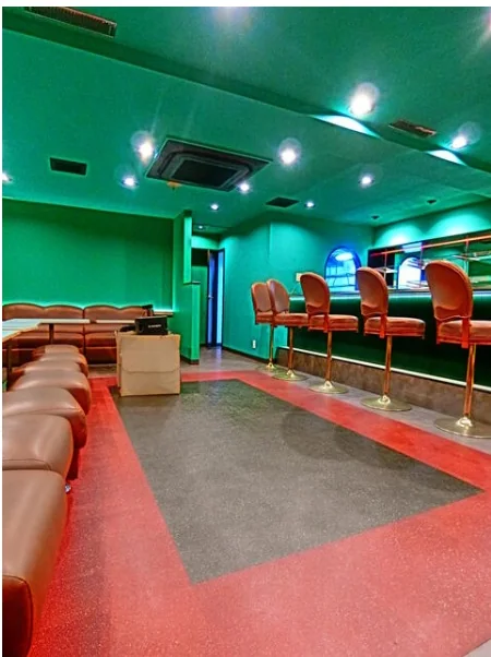 雑色の居抜き店舗の内装