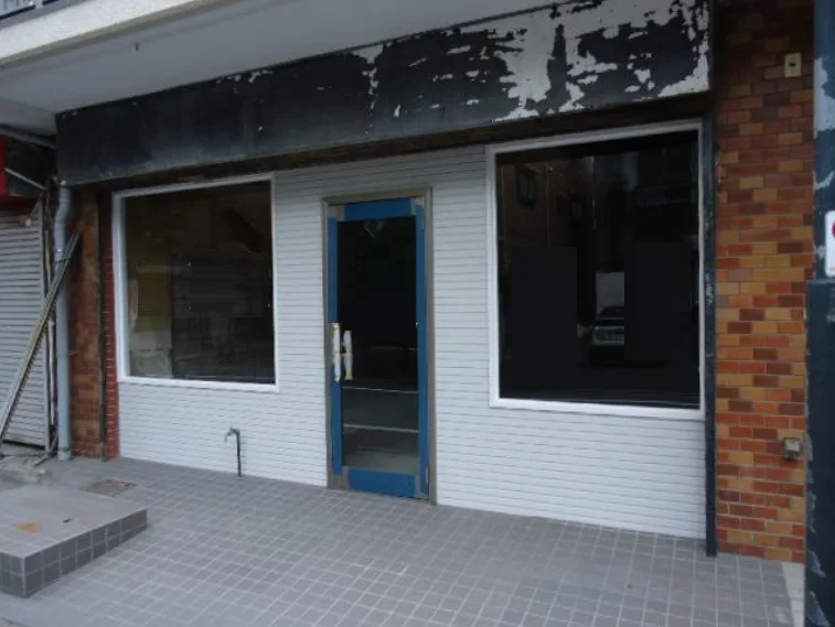 京成小岩のスケルトン店舗物件のエントランス