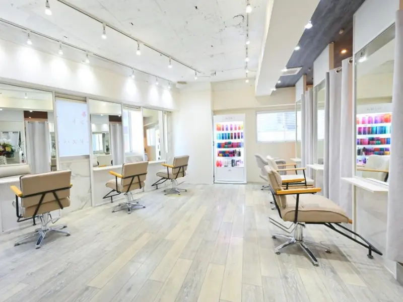 新宿の美容室・理容室居抜きの内装