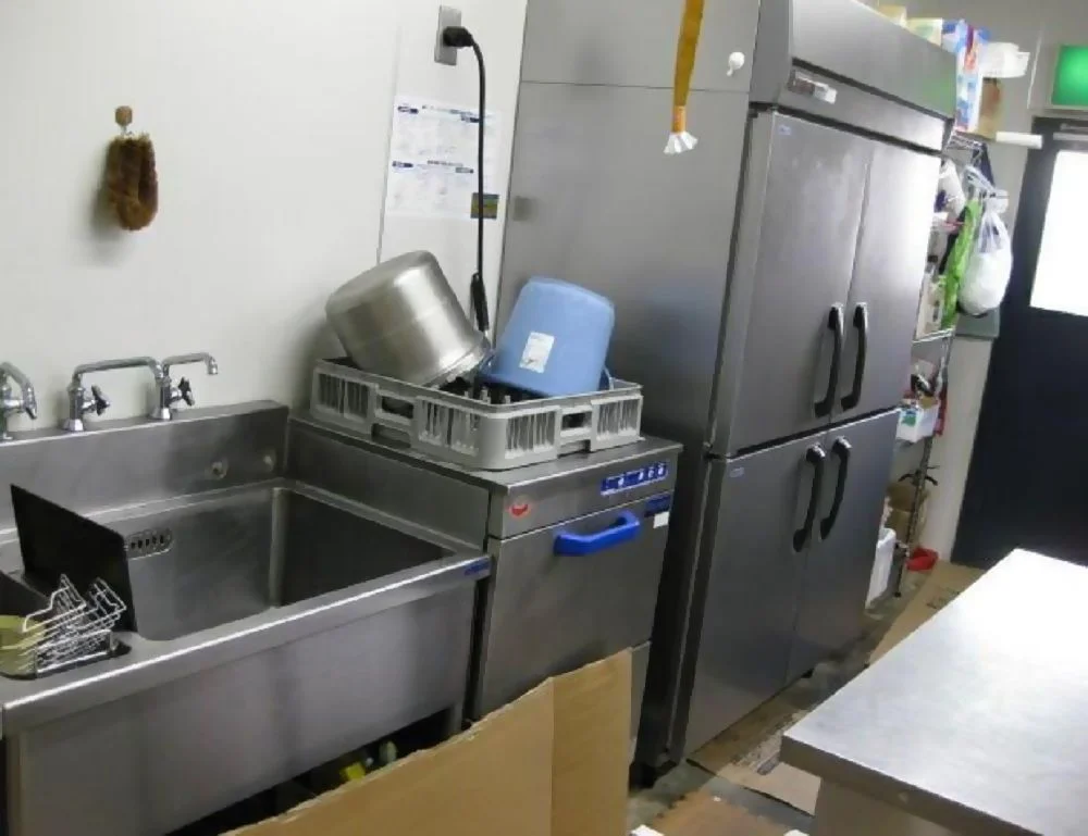 ダイニングバーの居抜き物件の厨房