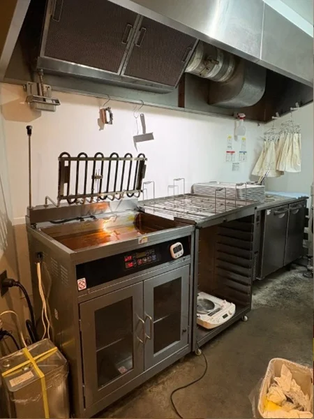 テイクアウトの居抜き物件の厨房