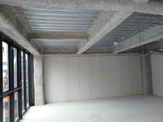 貸店舗(スケルトン)の内装