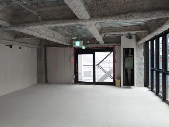 浦和のスケルトン店舗物件の内装