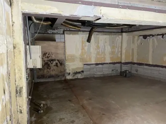 貸店舗(事務所仕様)の内装