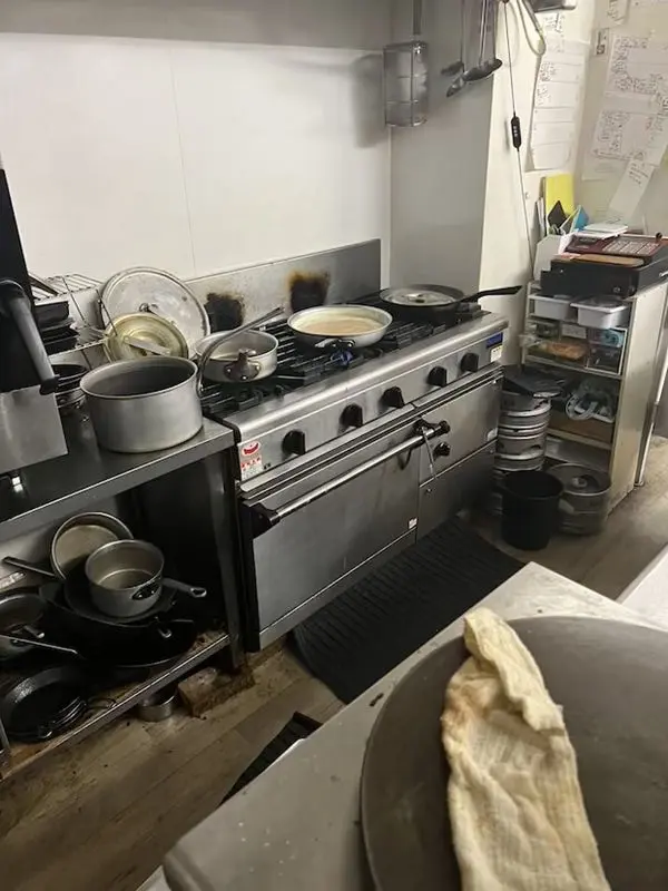 東十条の居抜き店舗の厨房