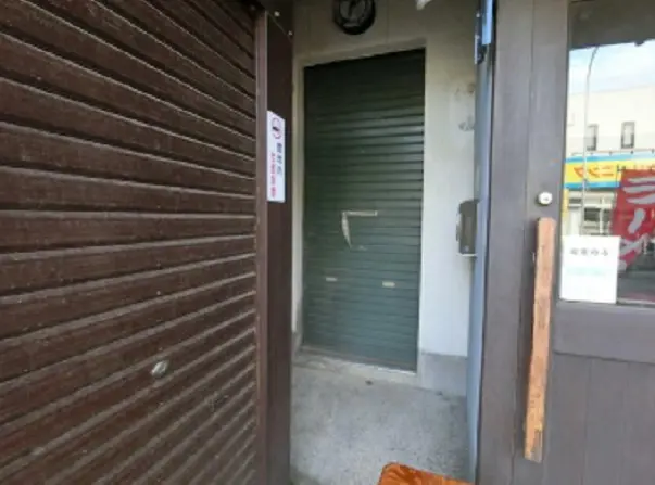貸店舗(事務所仕様)の入口