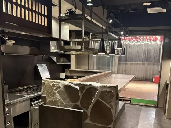 大山のダイニングバー居抜きの内装