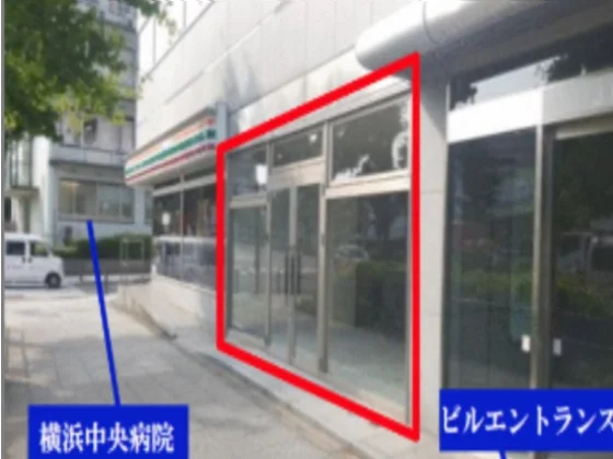 石川町のスケルトン店舗物件のエントランス