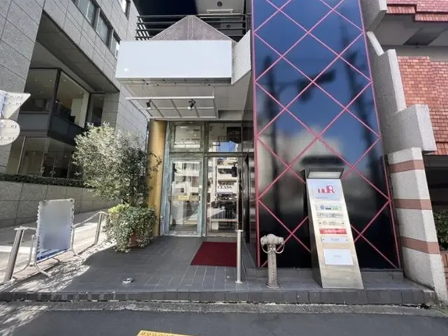 代官山の事務所仕様店舗物件の入口
